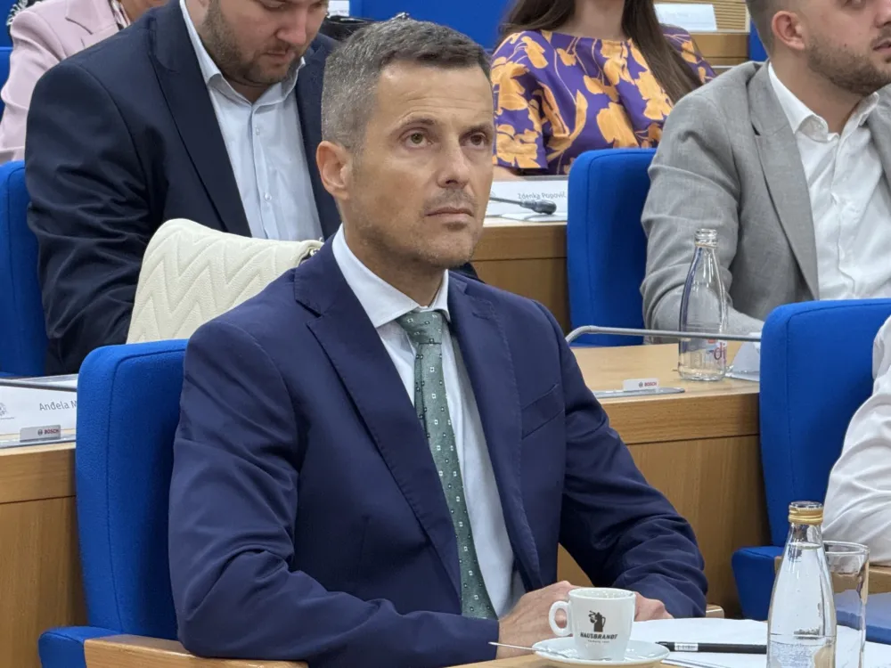 Za uvrede i prijetnje Mujoviću platiće 2.150 eura