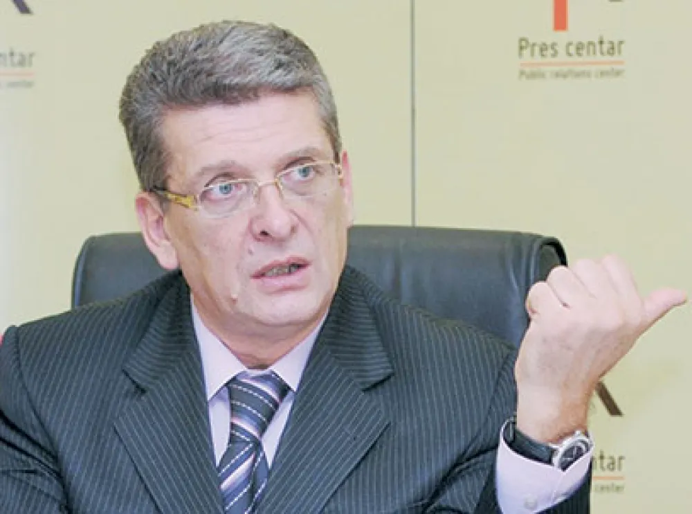 Danas ističe rok za zamjenu ličnih karata; Minić za "Dan": Novac u bankama može da blokira samo sud