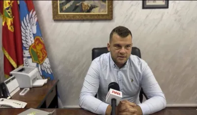 Asanović od Radunovića traži da prekine izdavnje građevinske dozvole