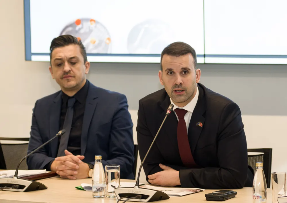 Vlada pozajmila 942 miliona, za otplatu duga dali pola milijarde