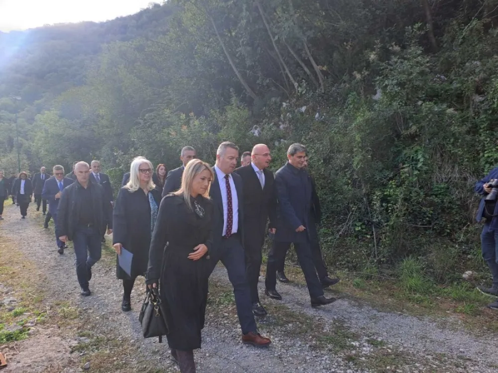 Položeni vijenci u Morinju: Kultura sjećanja važna i za Hrvatsku i za Crnu Goru