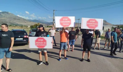 Stanovnici Omerbožovića&nbsp;Ne odustaju od blokade na 12 sati