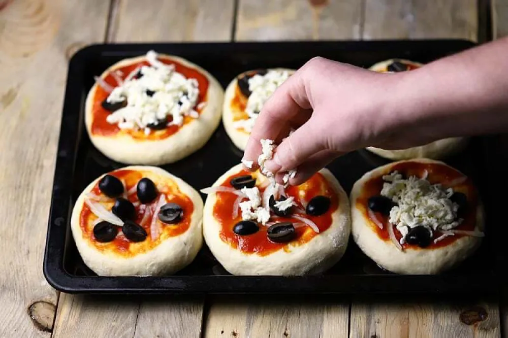 Pripremite najukusnije mini-pizze od nekoliko sastojaka