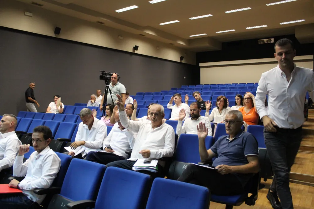 Odbornici Op&scaron;tine Zeta potro&scaron;ili 72, a partije 45 hiljada eura