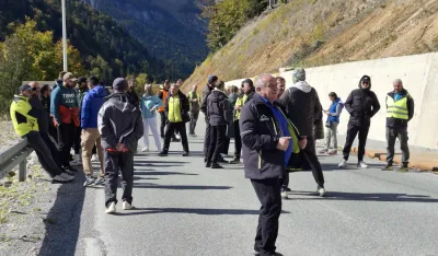 Zaposleni u Skijali&scaron;tu &bdquo;Kola&scaron;in 1600&ldquo; blokirali put: Traže hitnu uplatu novca
