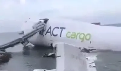 Teretni avion otklizao s piste u Hongkongu, dvije osobe poginule
