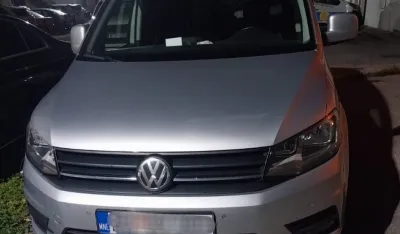 Na graničnim prelazima oduzeta dva automobila