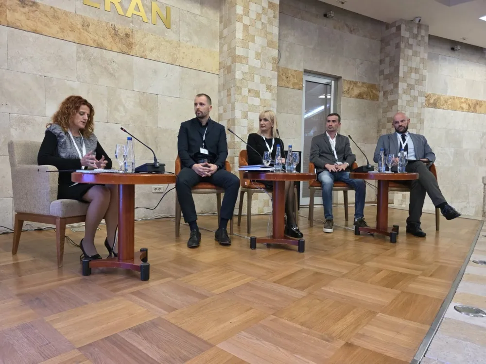  Učesnici sesije 