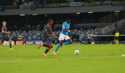 Napoliju pripao derbi
