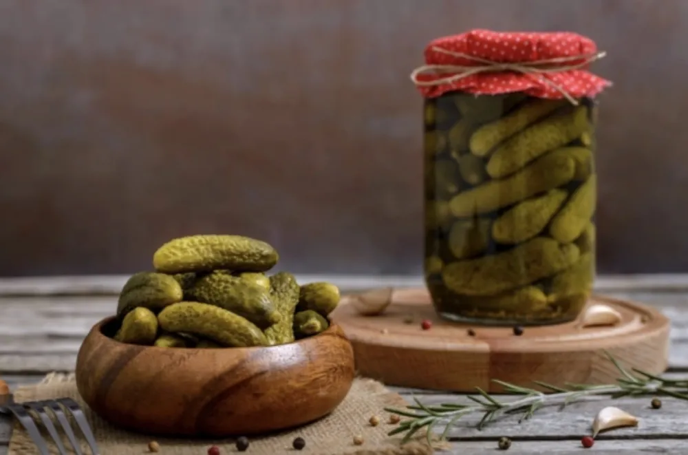 Kiseli krastavci imaju malo ugljenih hidrata i dobro reguli&scaron;u nivo &scaron;ećera u krvi