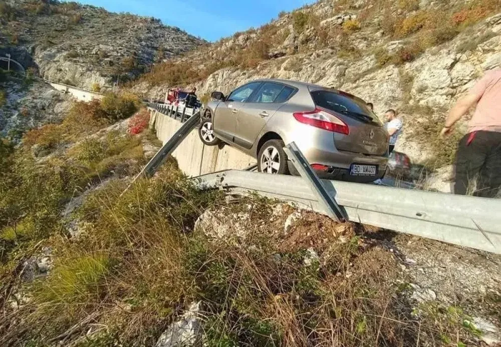 Udes kod tunela Mekavac, lak&scaron;e povrijeđena jedna osoba