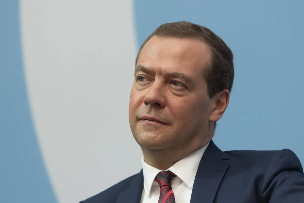 Medvedev poručio Zapadu: &Scaron;to vi&scaron;e tro&scaron;ite na podr&scaron;ku režimu u Kijevu, to će im kraj biti stra&scaron;niji