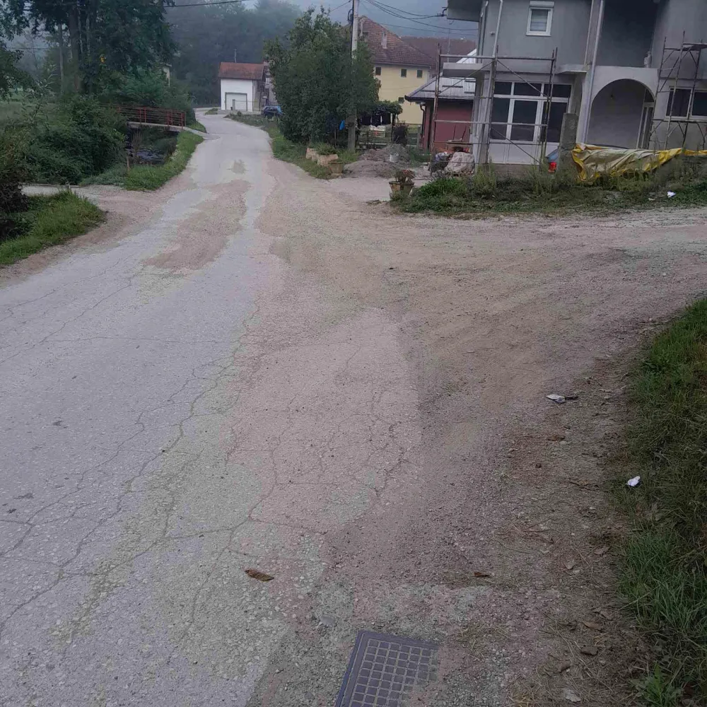 Stranovnici bjelopoljskog naselja traže pomoć nadležnih: Svaka ki&scaron;a centralnu ulicu pretvori u rijeku