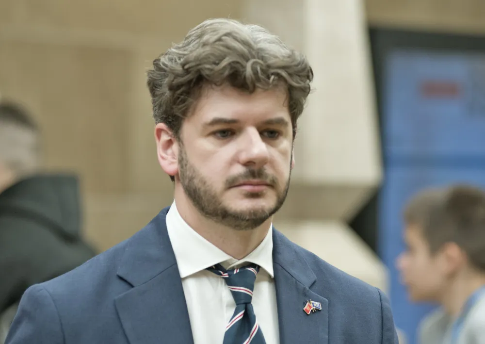 Čarapić: Da povećamo dječije dodatke, a da srazmjerno tome smanjimo izdavanja za političke partije