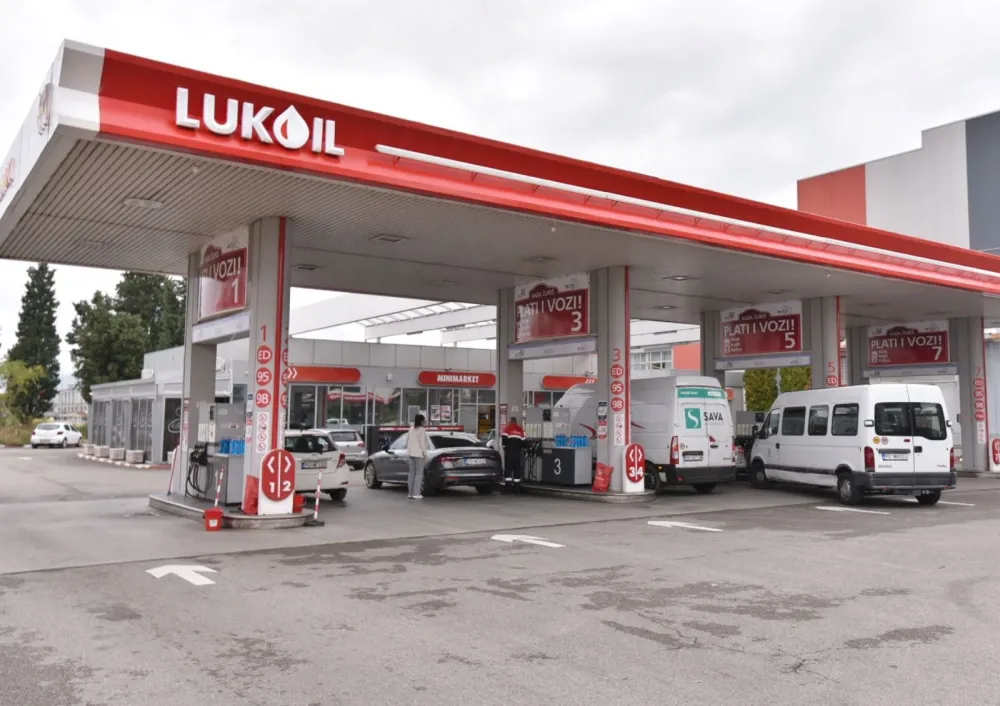 Oglasio se Lukoil: Pregovaramo s vi&scaron;e kupaca