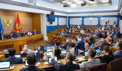 Partije i dalje ćute o umanjenju svojih prihoda
