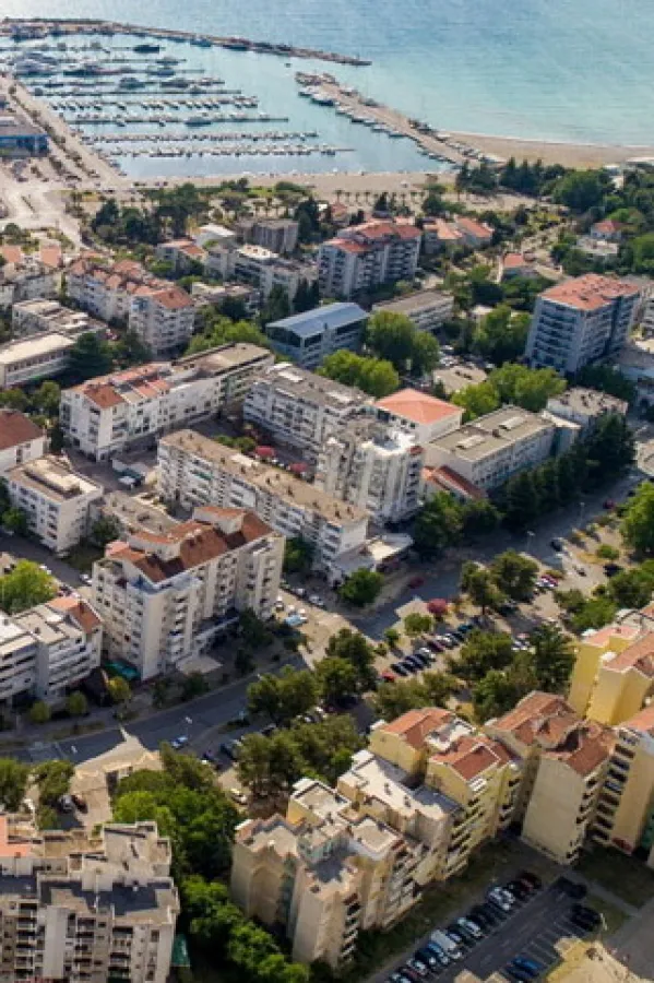 Tinejdžerka povrijeđena u saobraćajnoj nezgodi u Baru