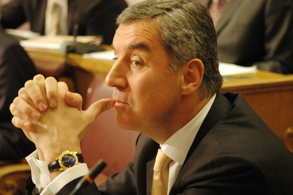 Milo Đukanović sat