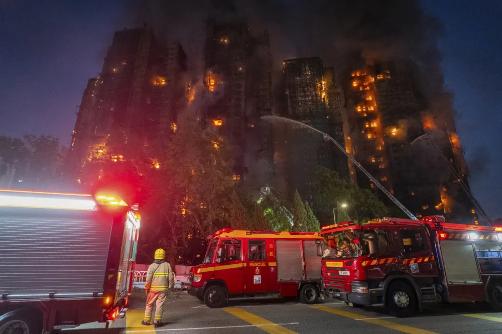 Hongkong: Broj stradalih u požaru porastao na 146, građani odaju počast žrtvama