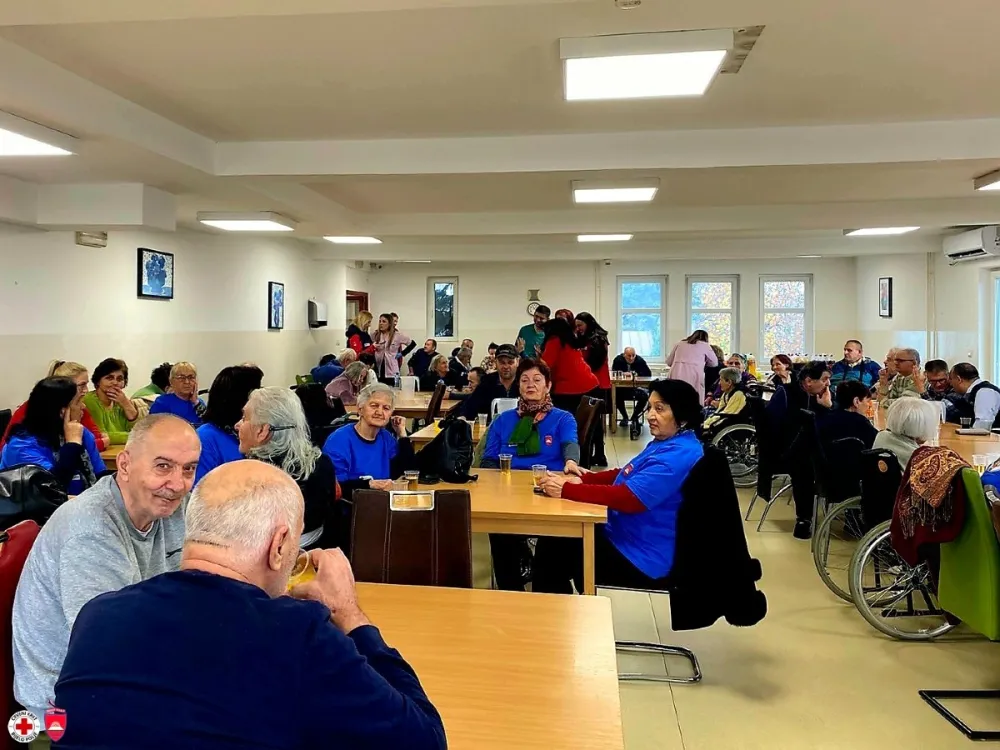 Vunene čarape kao znak pažnje korisnicima Doma starih