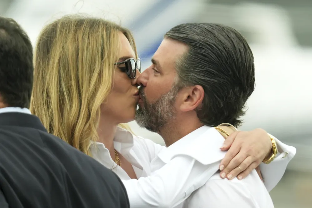 (FOTO) Sin Donalda Trampa objavio vjeridbu sa manekenkom Betinom Anderson