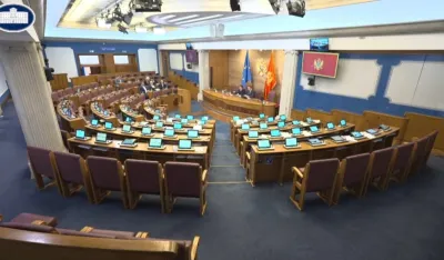 Skup&scaron;tina: Popović sama u sali, pozdravljam kolege&nbsp;gdje god da su