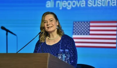 Tramp povlači 30 ambasadora, među njima i Rajzing Rajnke