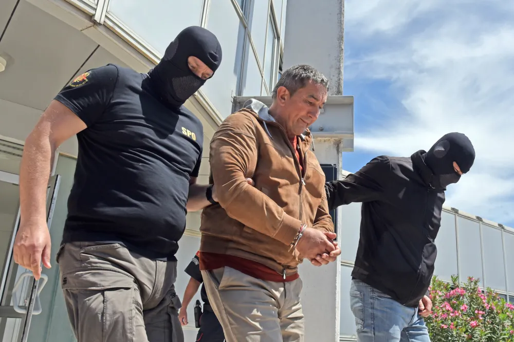 Detalji optužnice protiv Golubovića: Milione od &scaron;verca prenosili i "ke&scaron; kuriri"
