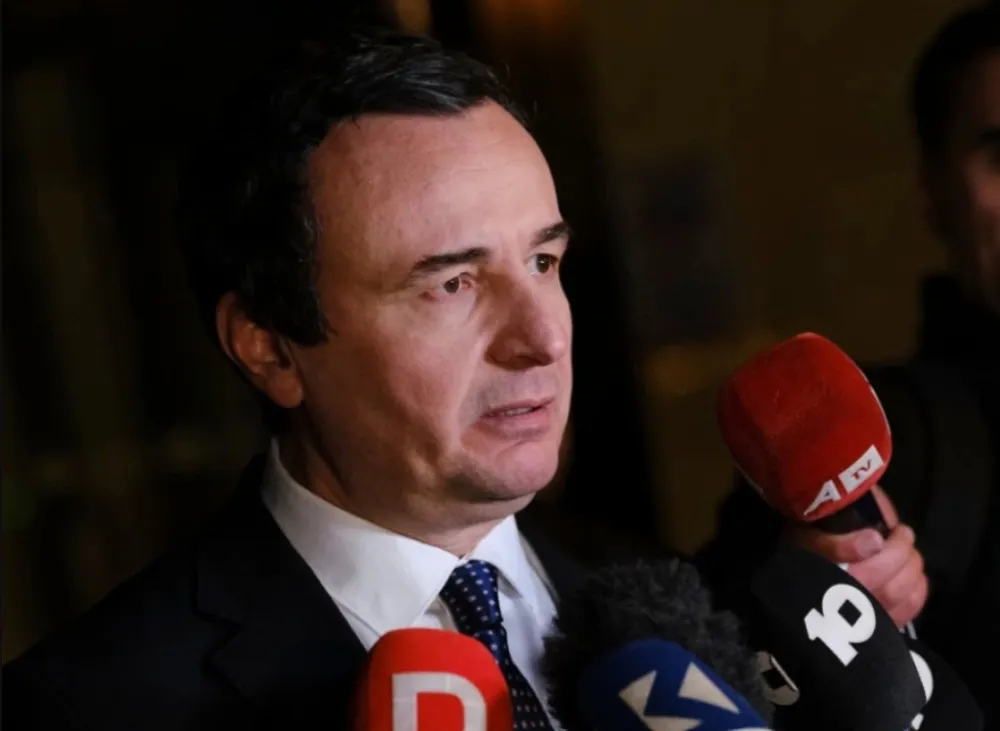ođa pokreta Samoopredjeljenje (Vet&euml;vendosje)&nbsp;Aljbin Kurti&nbsp;ostvario je uvjerljivu pobjedu na vanrednim parlamentarnim izborima na Kosovu. Sa 90 posto prebrojanih glasova, Kurtijeva stranka je osvojila 50,8 posto, &scaron;to znači treći mandat na vlasti za njenog lidera.