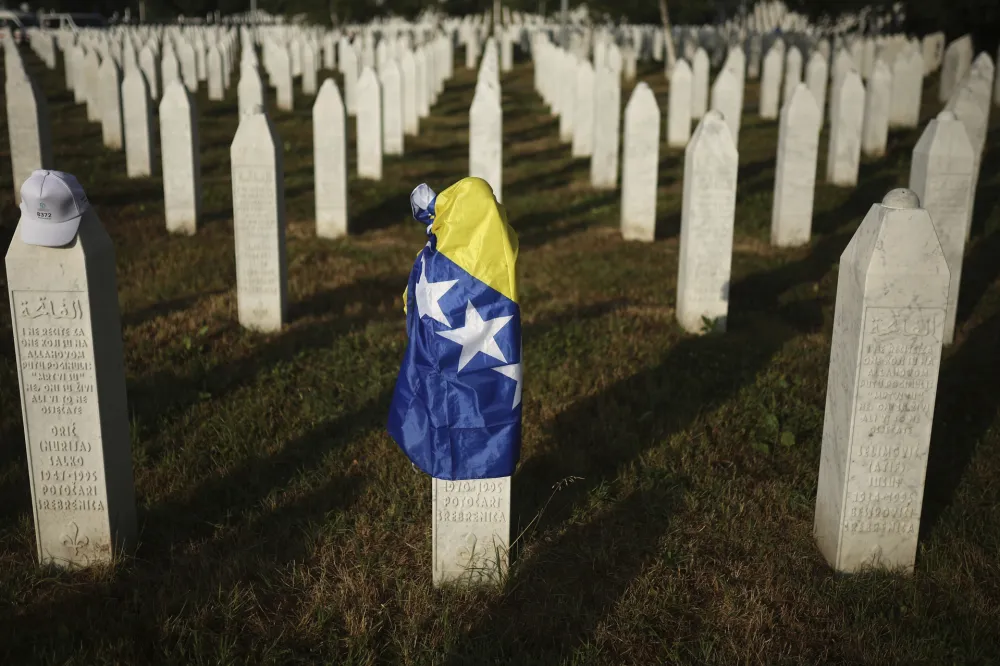 Dva pripadnika Zvorničke brigade Vojske RS optužena za genocid u Srebrenici