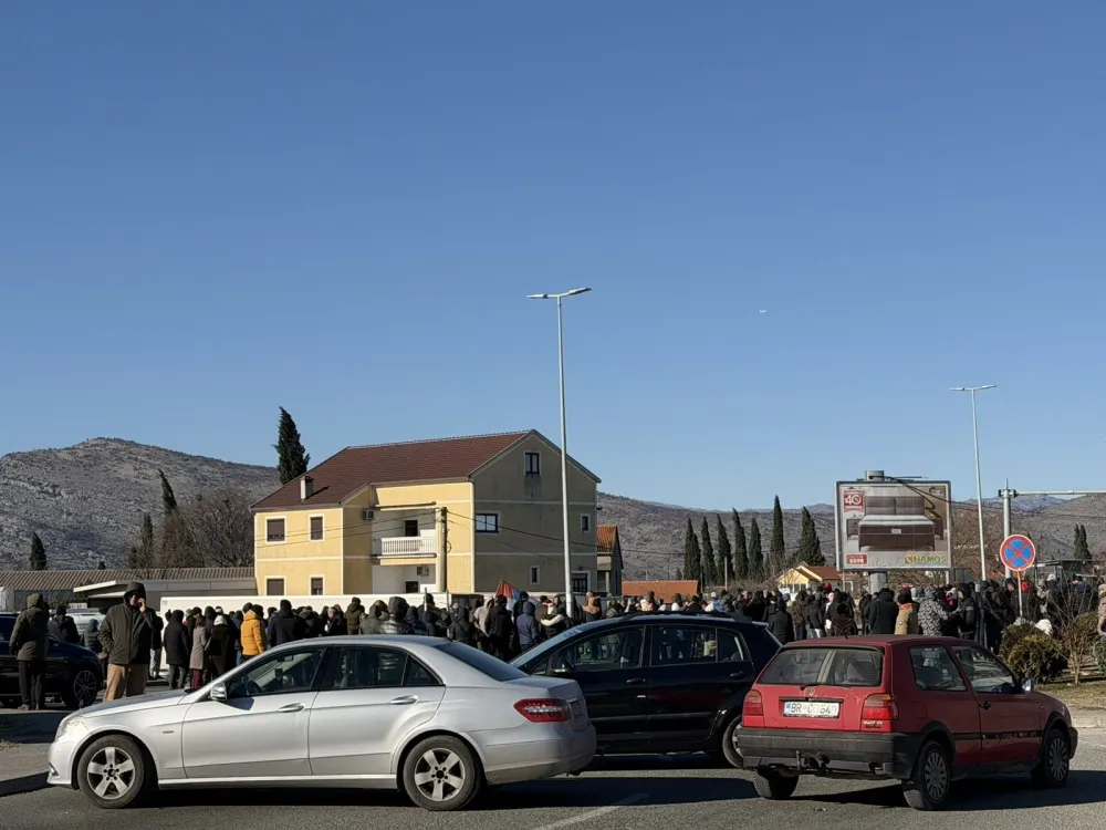 Uprkos blokadi Milatović i Spajić uspjeli da uđu u avion