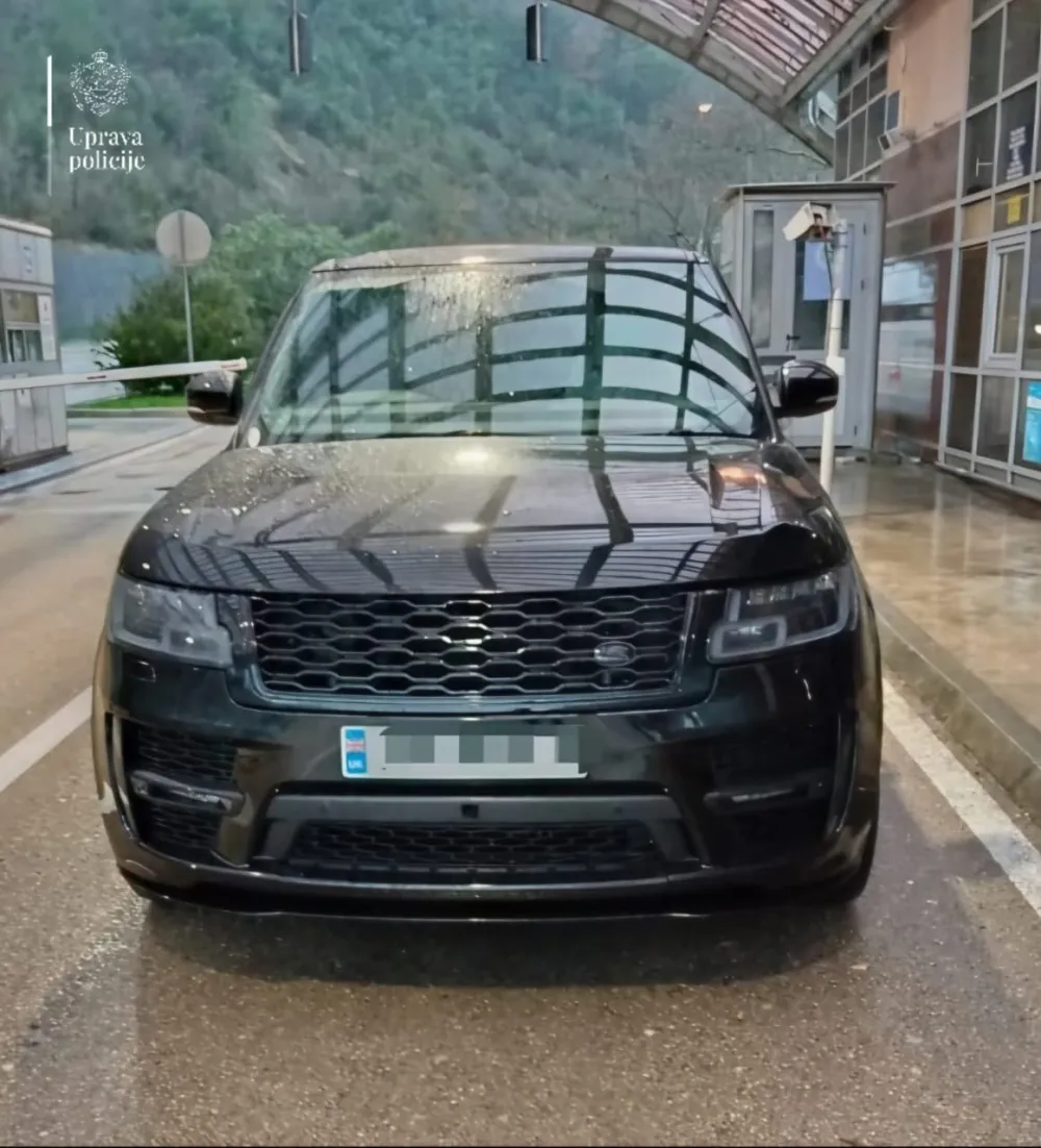 Land ROver "zaustavljen" na Debelom brijegu