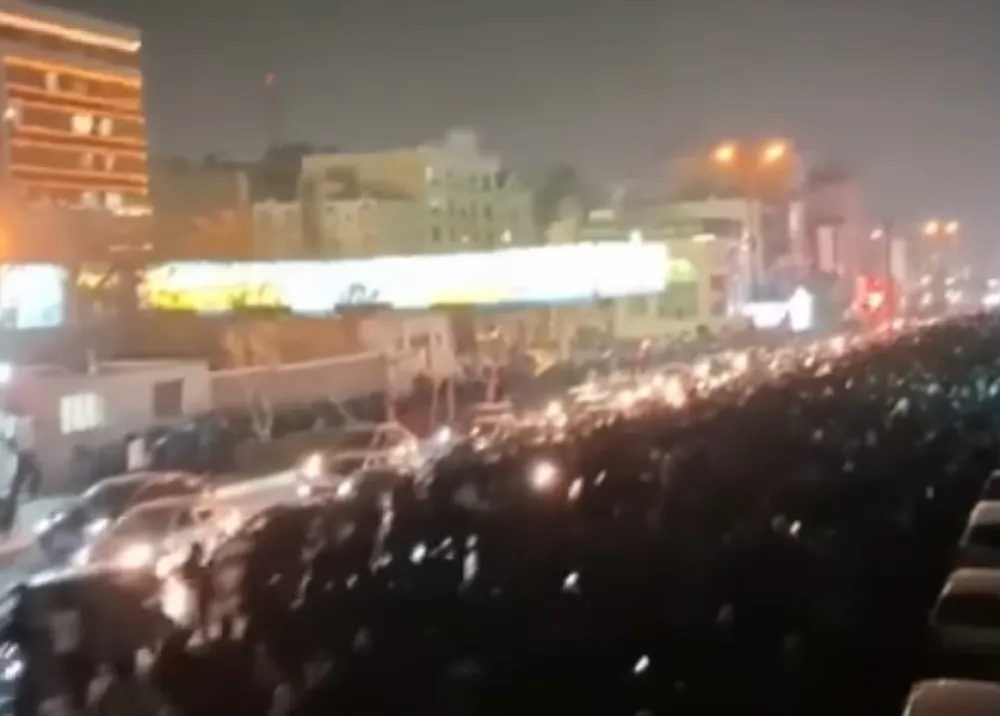 Masovni protesti u Iranu: Vi&scaron;e od 40 poginulih, traži se smjena Hamneija i povratak Reze Pahlavija