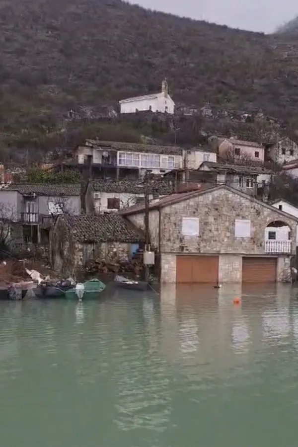 Izlilo se Skadarsko jezero: Vranjina pod vodom