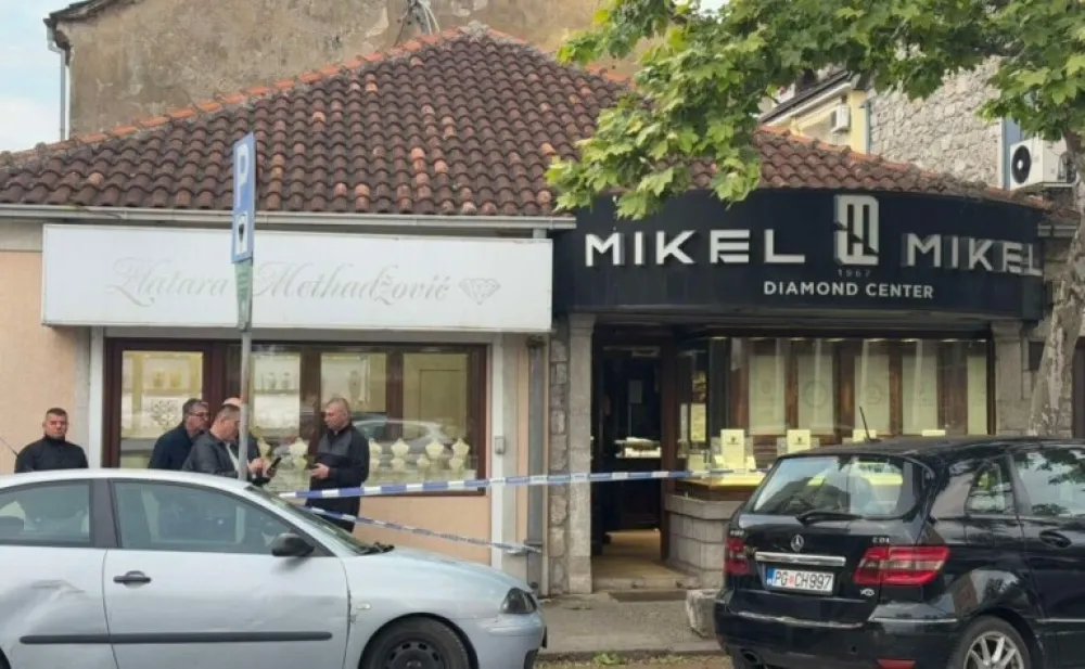 Svjedoci pljačke zlatare u Podgorici opisali dramatične scene: Do&scaron;li za burme, dočekao ih pi&scaron;tolj