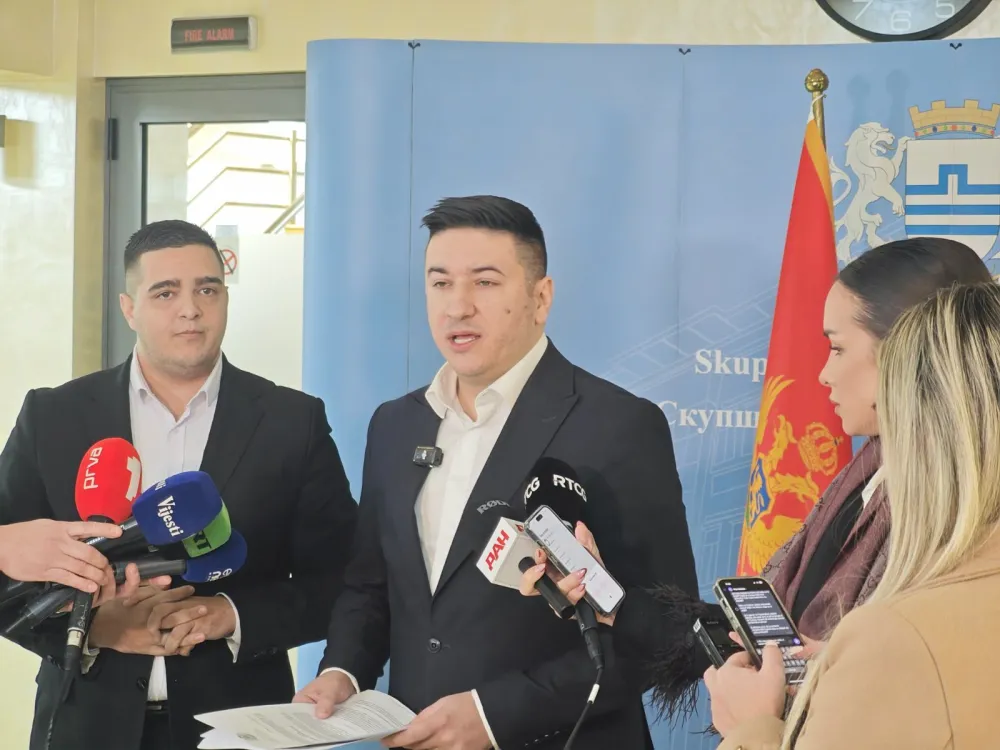 Slobodna Crna Gora napustila vlast u Podgorici