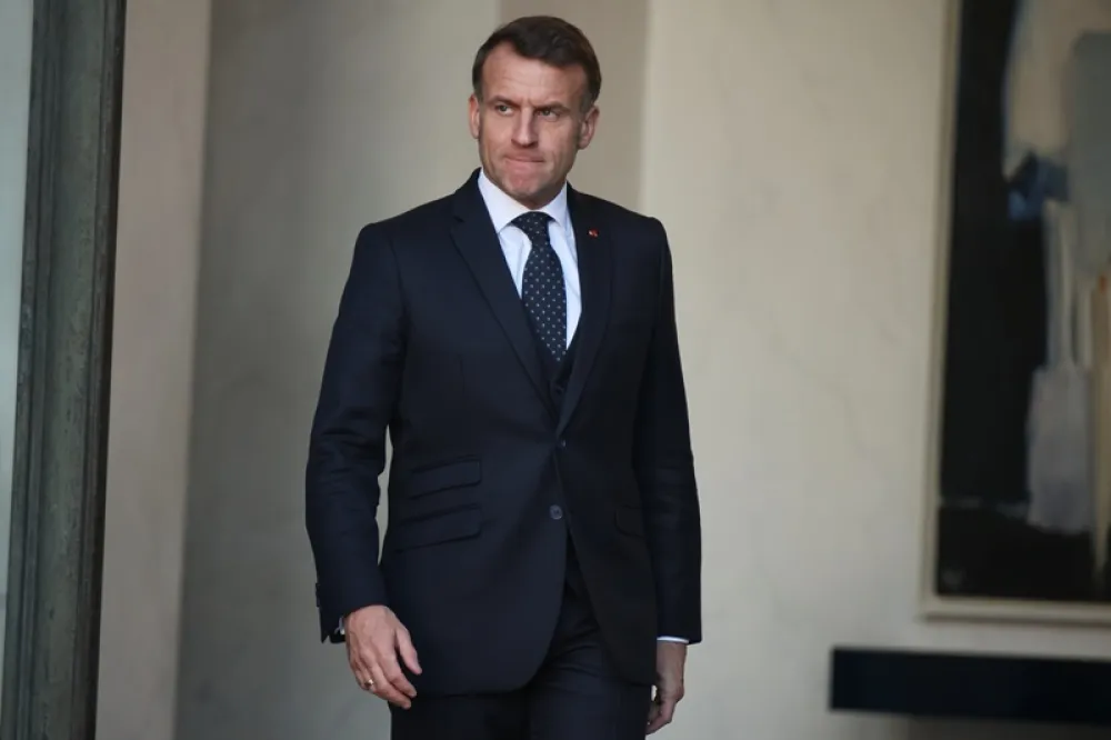 (VIDEO) Objavljen snimak neformalnog razgovora Makrona i Trampa: "Zdravo Donalde, znam da je rano..."