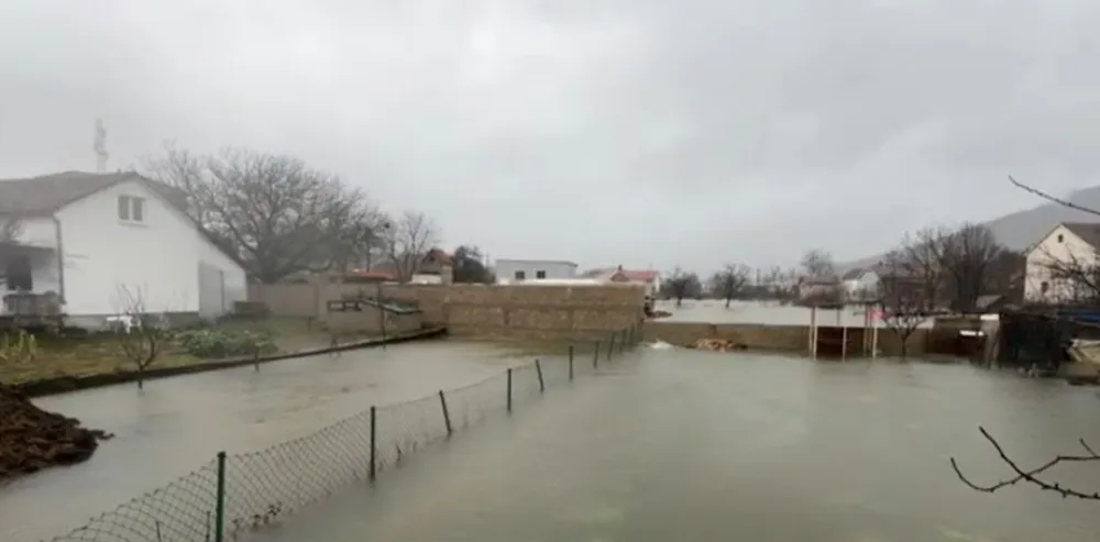 Obilne ki&scaron;e i prvi snijeg stavili nik&scaron;ićke službe na ispit spremnosti