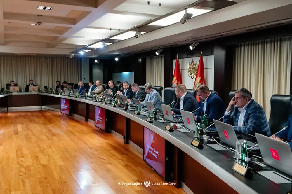 Na sporne ugovore o djelu centralna administracija u decembru dala 3,6 miliona
