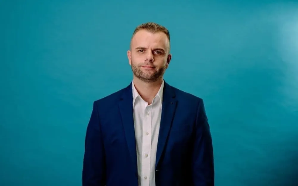 Konzul u Njujorku Adel Omeragić zatražio da se vrati u Crnu Goru