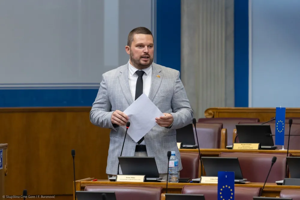 Mikić: Vlada penzionerima dala mrvice sa stola