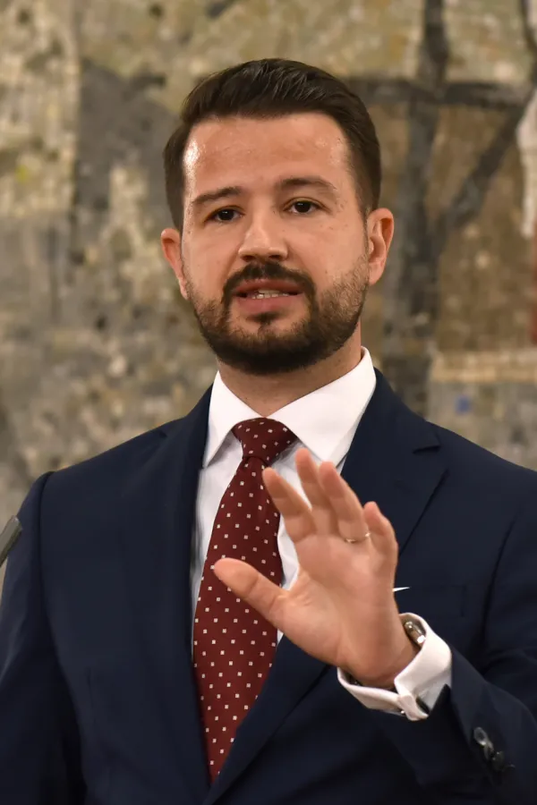 Milatović: U ponedeljak ću predložiti da se pravo za neradnu nedjelju i praznike trajno rije&scaron;i Ustavom