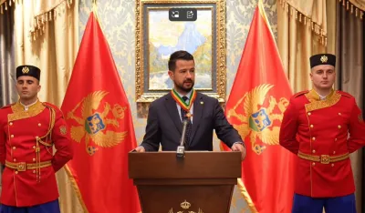 (VIDEO) Milatoviću odlikovanje Zlatni vite&scaron;ki krst Evropskog reda vinskih vitezova