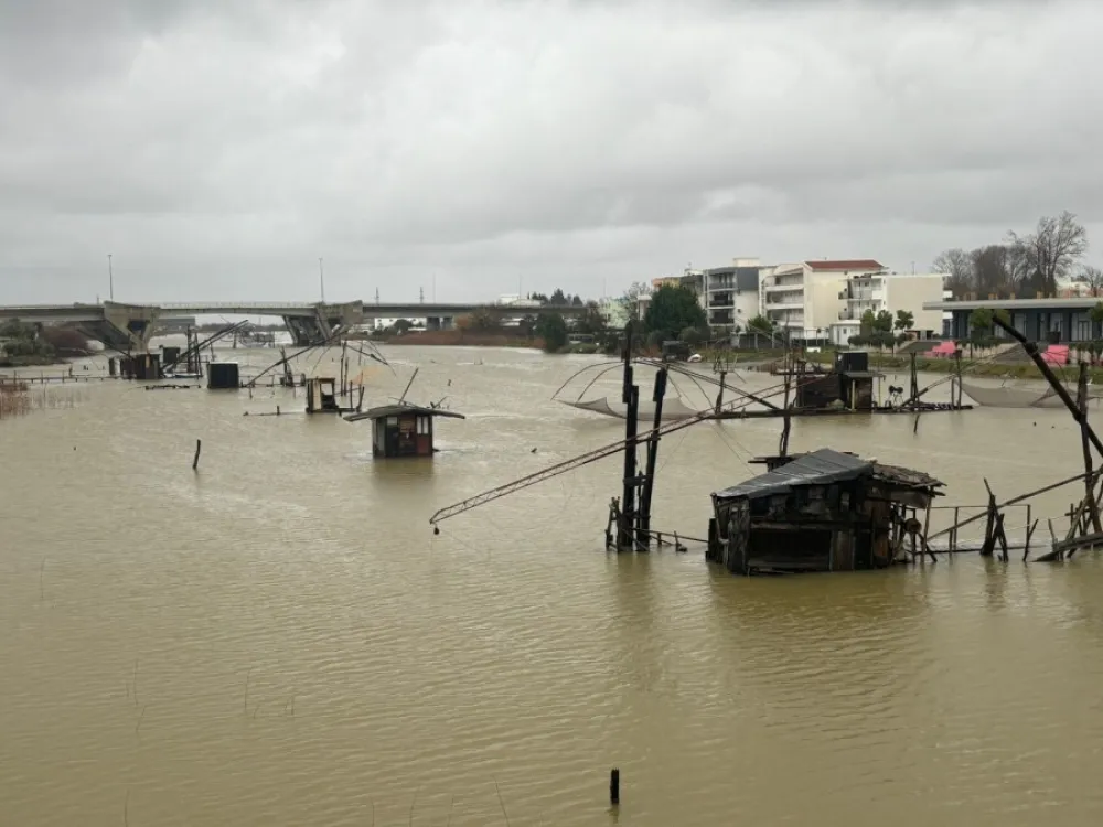 Ulcinj: Voda u&scaron;la u drvene kućice za ribolov