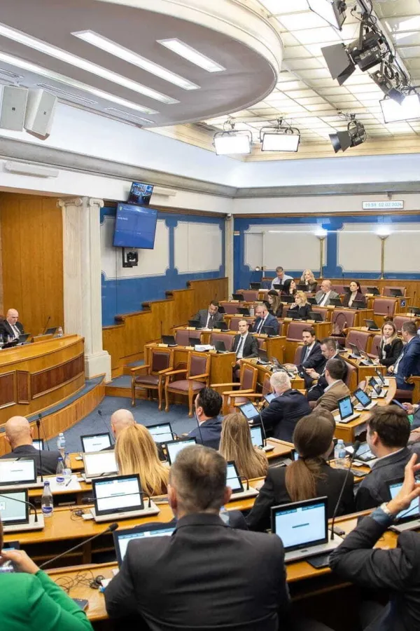 Politička trgovina na &scaron;tetu Ustavnog suda, poslanici se jo&scaron; ne izja&scaron;njavaju o Krstonijeviću