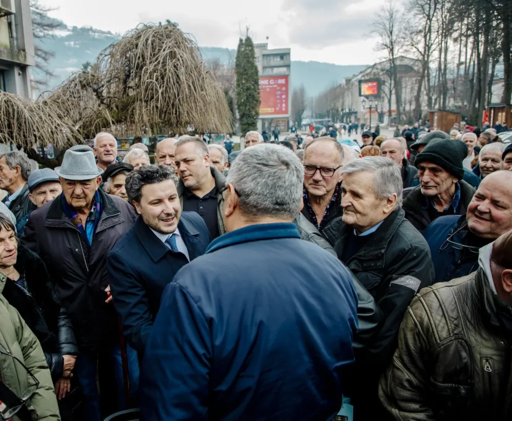 Abazović i Konatar podržali penzionere u Bijelom Polju: Vlada sa dva eura ru&scaron;i dostojanstvo građana