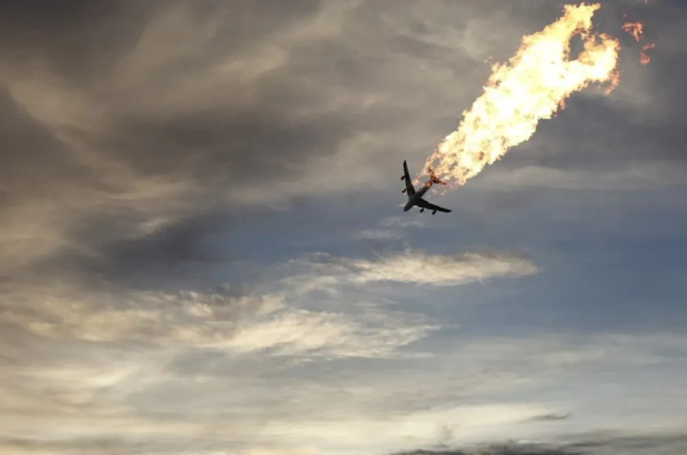 Sru&scaron;io se iranski vojni avion