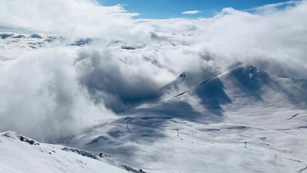 Najmanje petoro poginulih u seriji lavina u Austriji