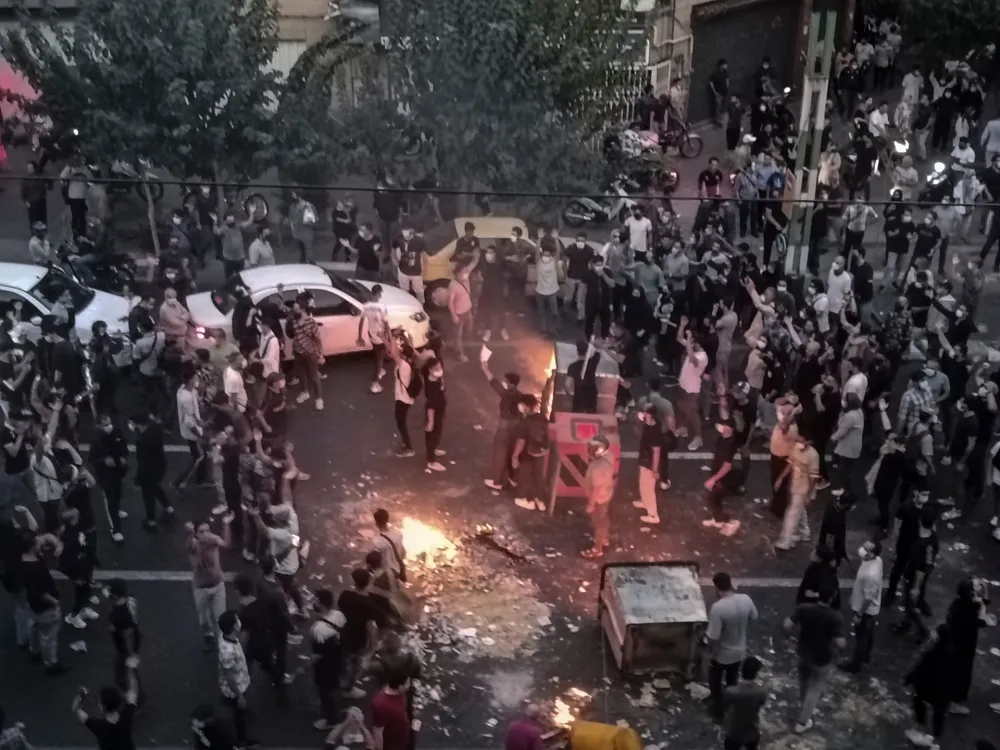 (VIDEO) Sukobi studenata i bezbjednosnih snaga na protestima u Teheranu