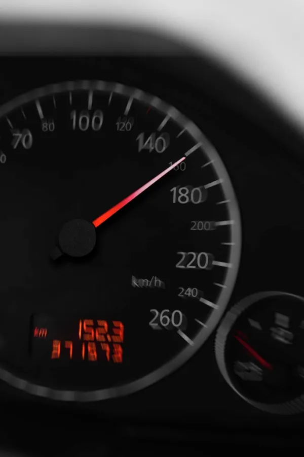 Policija uhapsila pet vozača: Vozili preko 100 km/h
